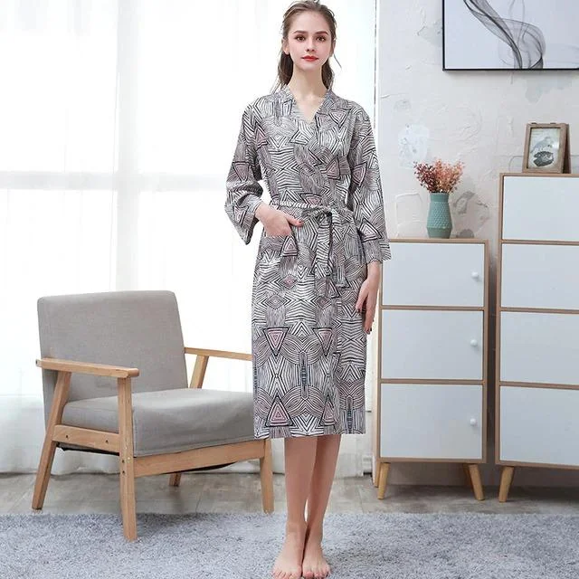 Womens silk robes with lace trim delicate detail-Peignoir Femme<br> Court