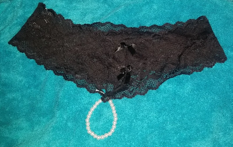High-quality lingerie sets that lasts -lace black crotchless with pearl string