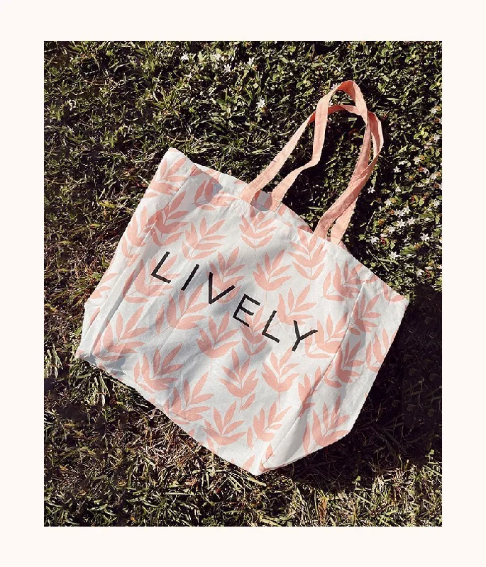 Deep V bras with exceptional quality -The Retro Petal Tote: Powder Pink/White