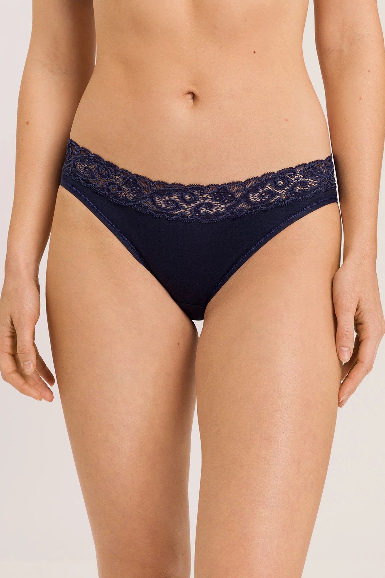 Hanro - Moments Mini Lace Brief | Deep Navy