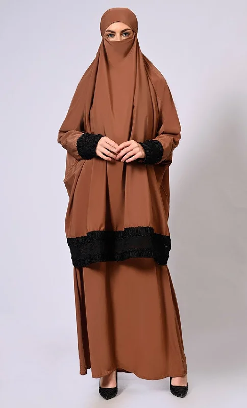 Womens preppy print robe set stylishWomen's Brown Niqab and Abaya Set with Stylish Lace Detailing Womens preppy print robe set stylishWomen's Brown Niqab and Abaya Set with Stylish Lace Detailing