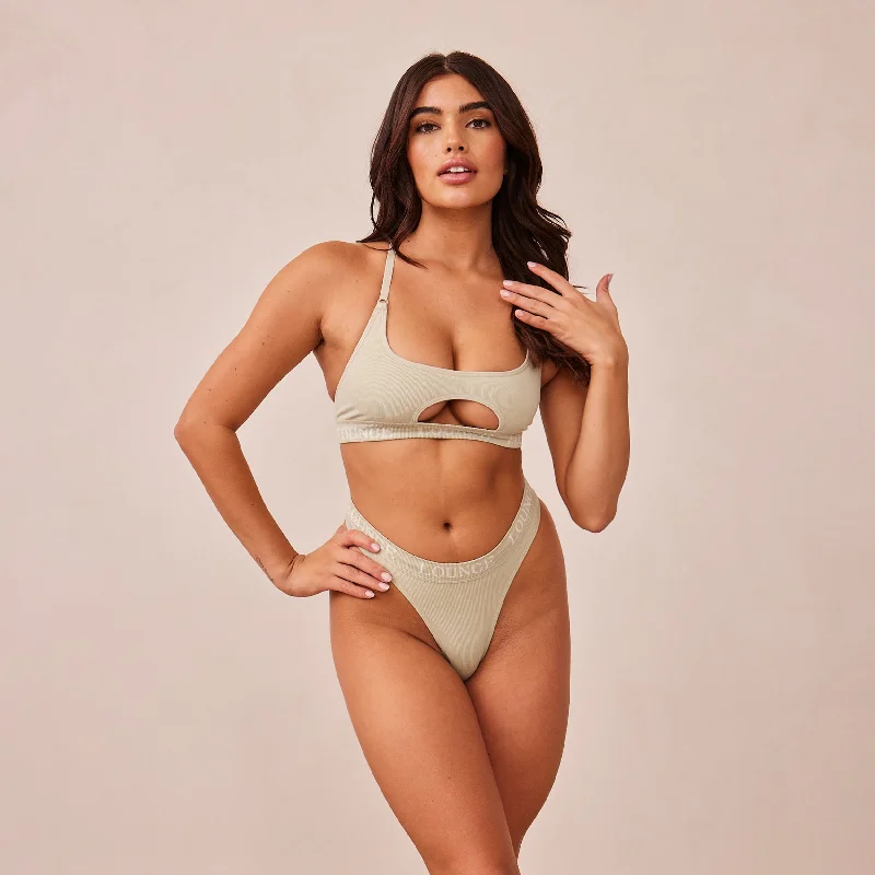 Deep V bras for all shapes and sizes2Seamless Bra - Olive